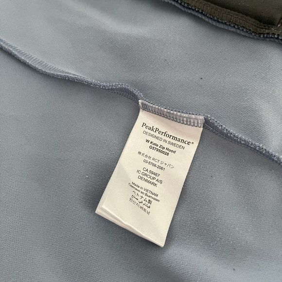 Peak Performance Blue Zip Up Jacket - Picture 7 of 10